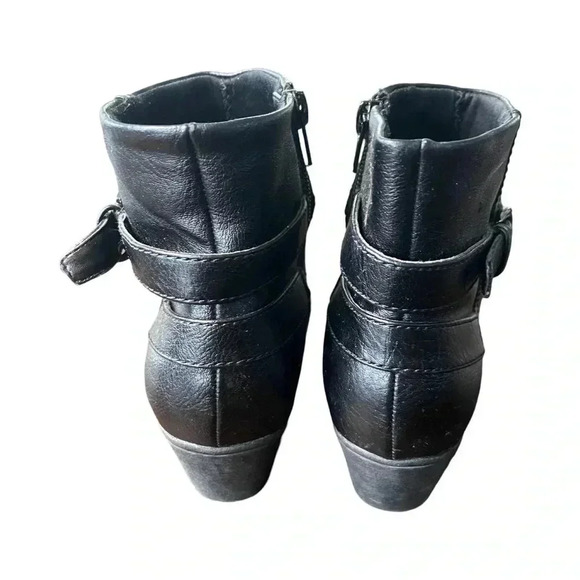 Studio Works Gelna ankle boots, black, faux leather, side zip, 2” heel, preowned - Picture 5 of 7